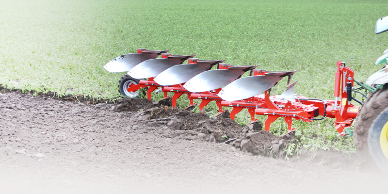 Ovlac Xperience plough working in field ploughing